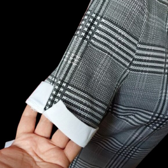 Short Gray and White Dress Size Small - Picture 3 of 4